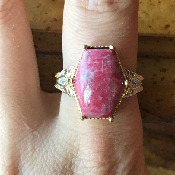 Jewelry - Hexagonal Pink and Gold Women's Ring